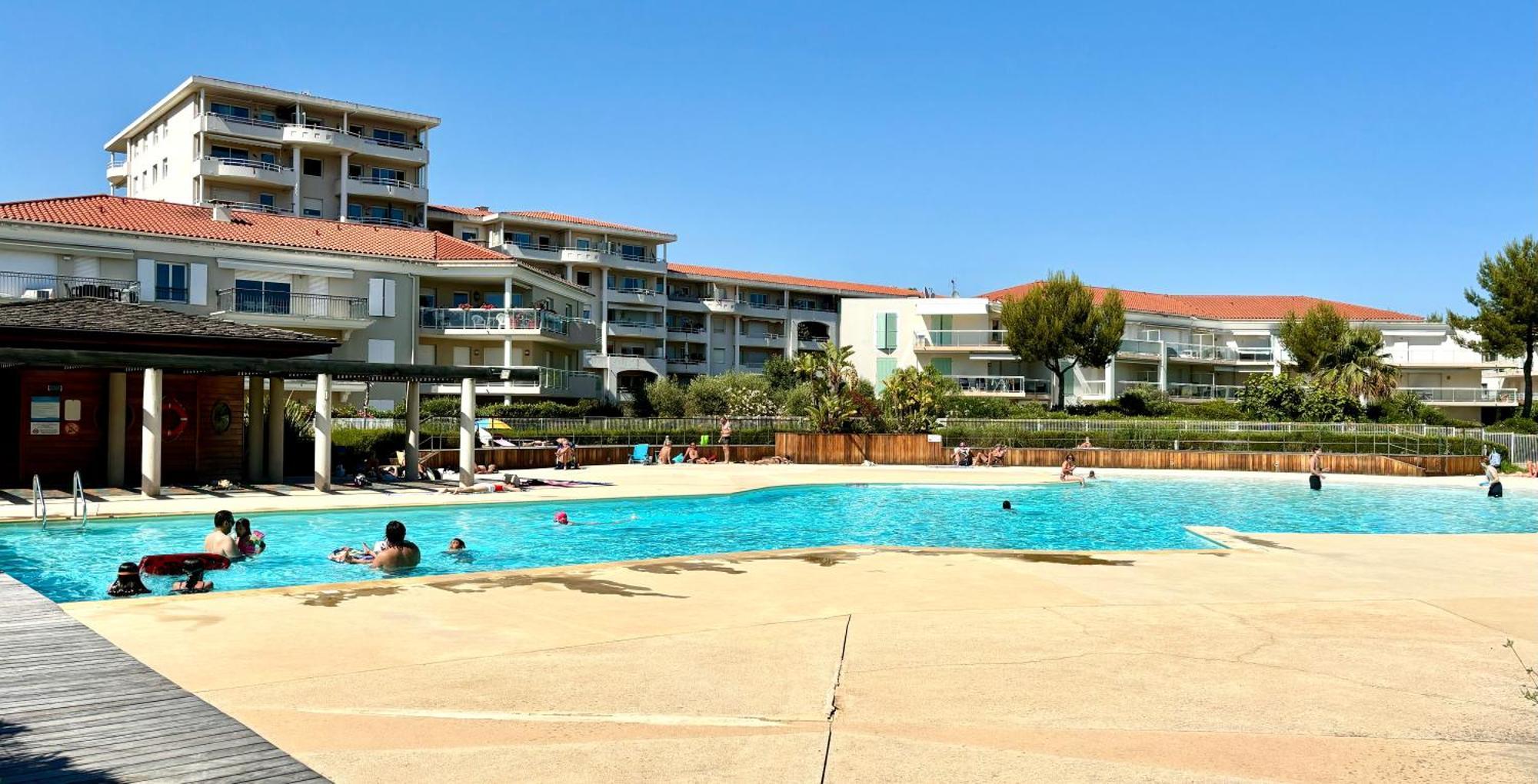 Beachside Apartment With Pool & Garden In Juan Les Pins Antibes Exterior photo