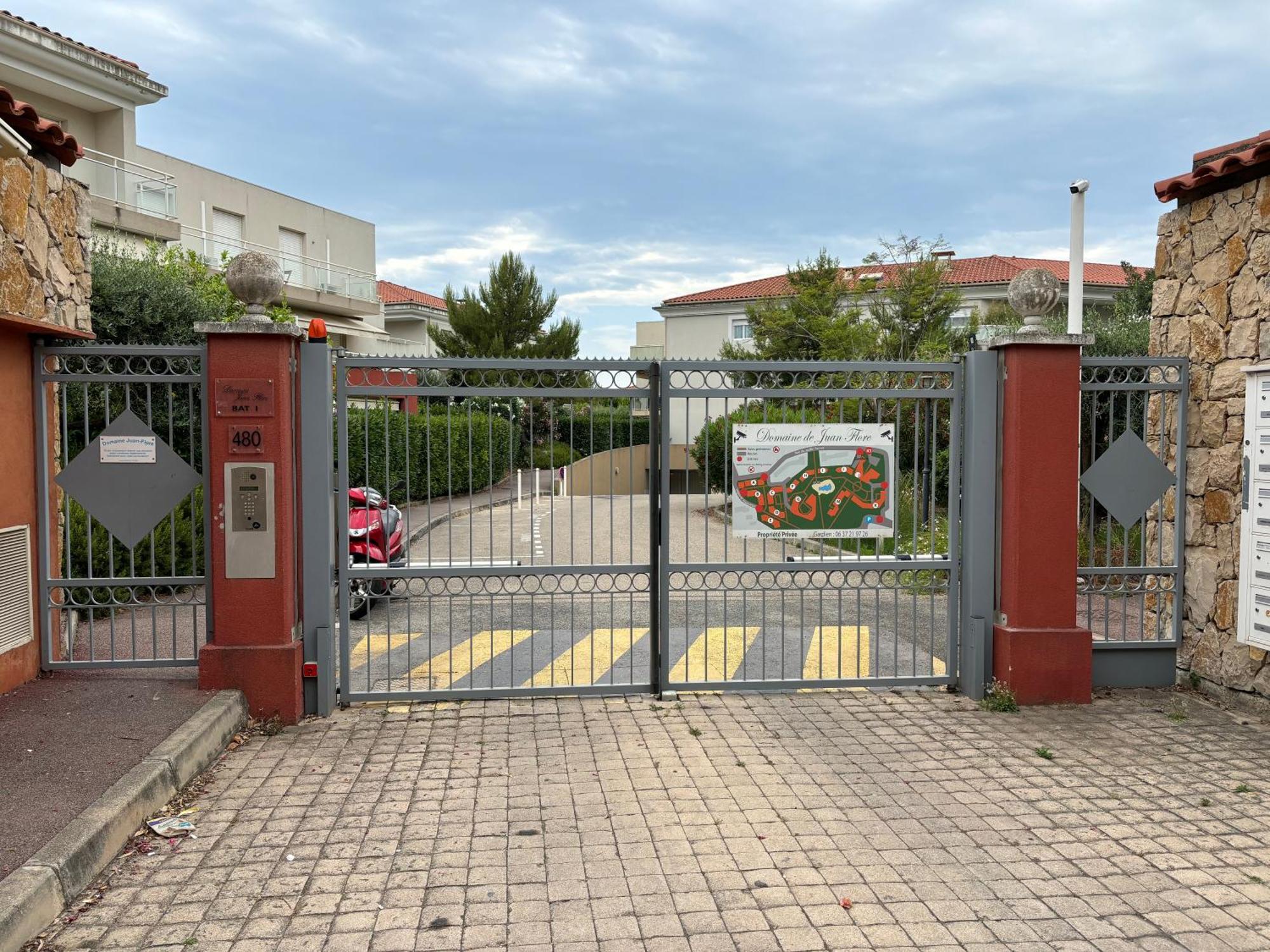 Beachside Apartment With Pool & Garden In Juan Les Pins Antibes Exterior photo